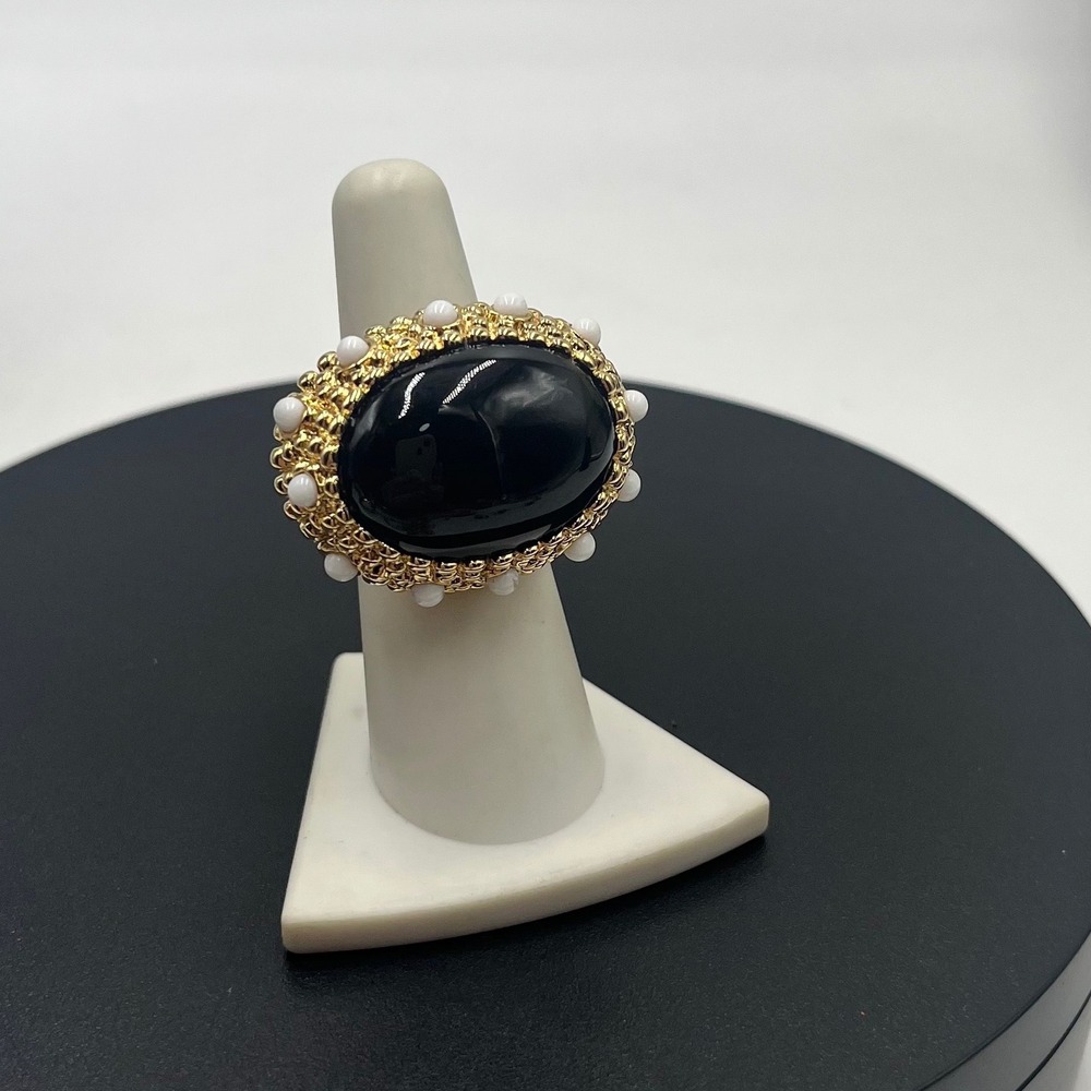 Kenneth‎ Jay Lane Vintage Bold Black Cabochon Faux Pearl Gold Tone Ring Size 6.5